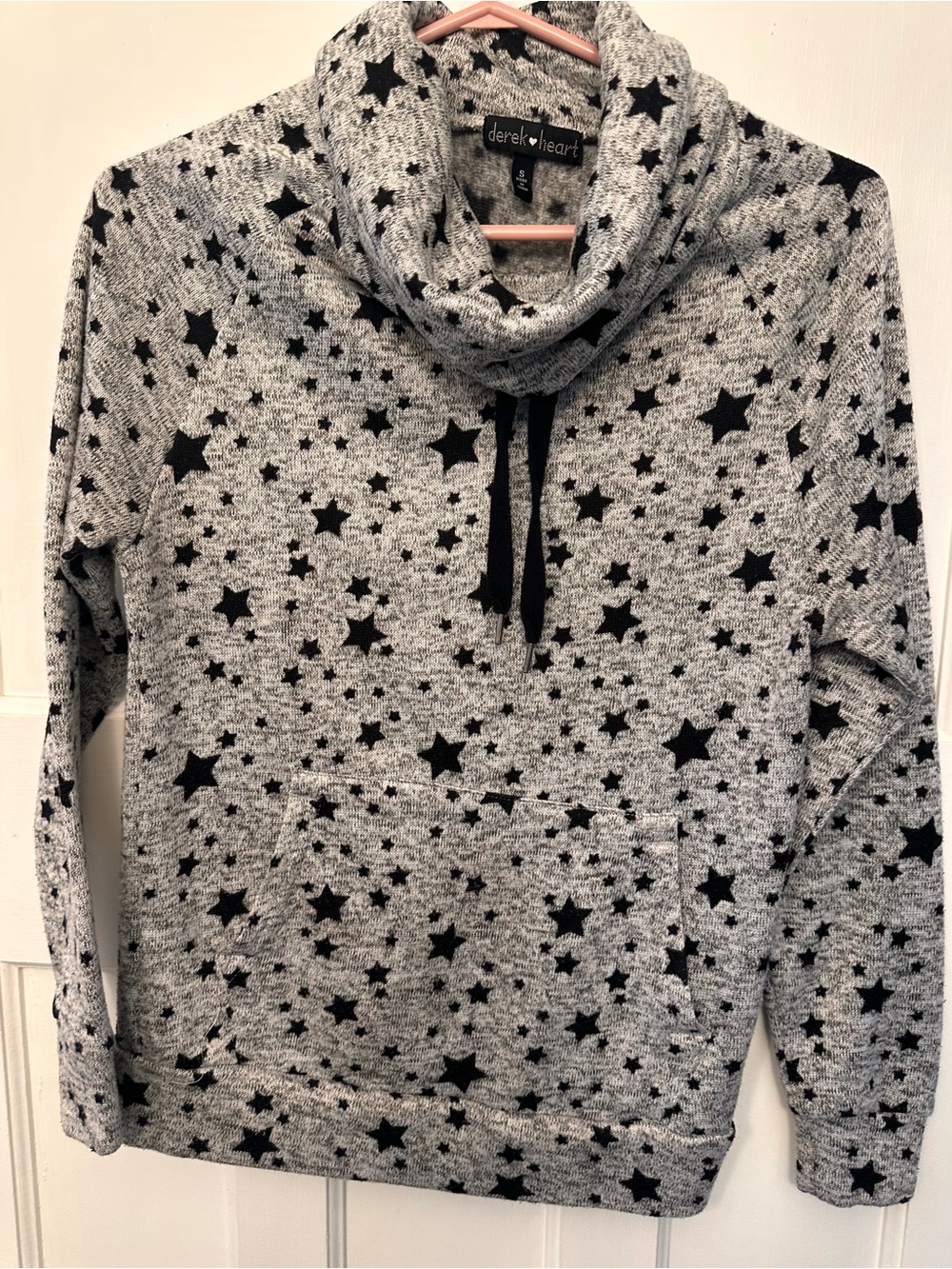⭐️ Derek Heart Small Gray Star Print Cowl Neck Pullover